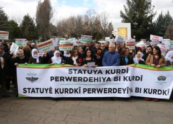 Kayıtlar sürüyor: Bir halkı var eden dilidir