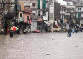 Pakistan’da selde ölenlerin sayısı 330’a yükseldi