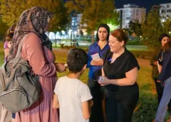 Rezan Belediyesi şiddete karşı broşür dağıttı