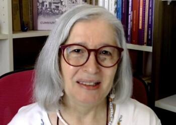 ‘Başörtümü çıkardım, inancımı değil’