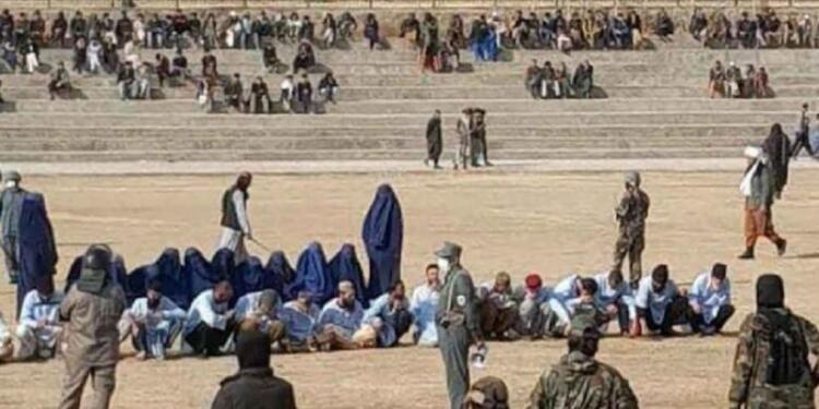 Afganistan’da iki kadına kırbaç cezası