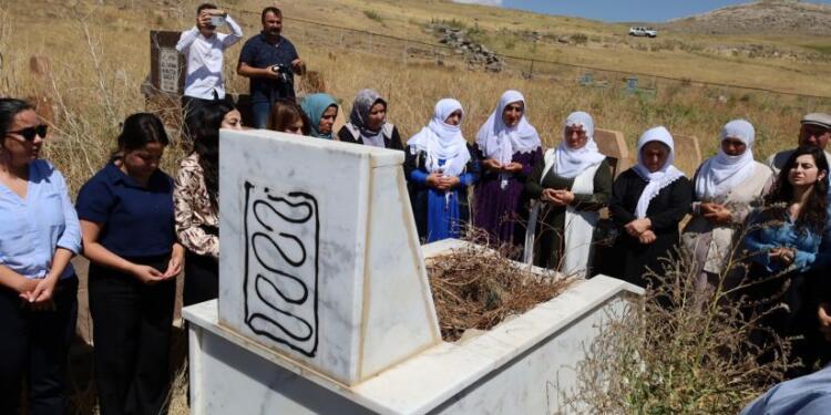 Deniz Fırat mezarı başında anıldı