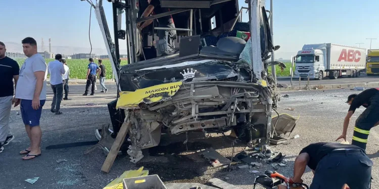 Mêrdîn’de kaza: Bir ölü, 9 yaralı