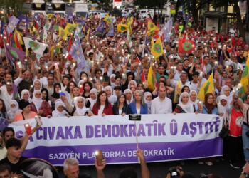 Amed’de ‘Demokratik Toplum Yürüyüşü’ düzenlendi