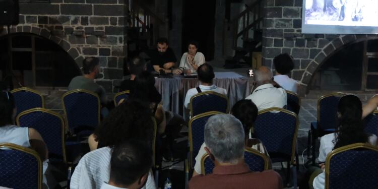 İranlı fotoğrafçı Alipoor Amed’de