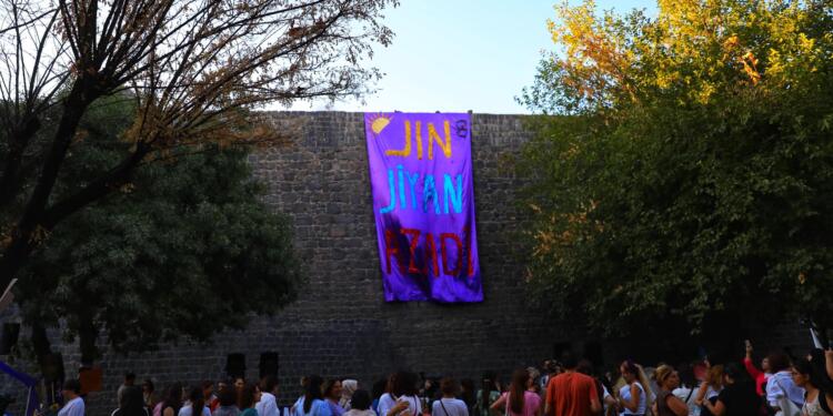 Kadınlar Barış Kürsüsü’nde : Barış ve demokratik toplumu örgütleyeceğiz