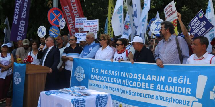 KESK bakanlık önünde TİS taleplerini açıkladı