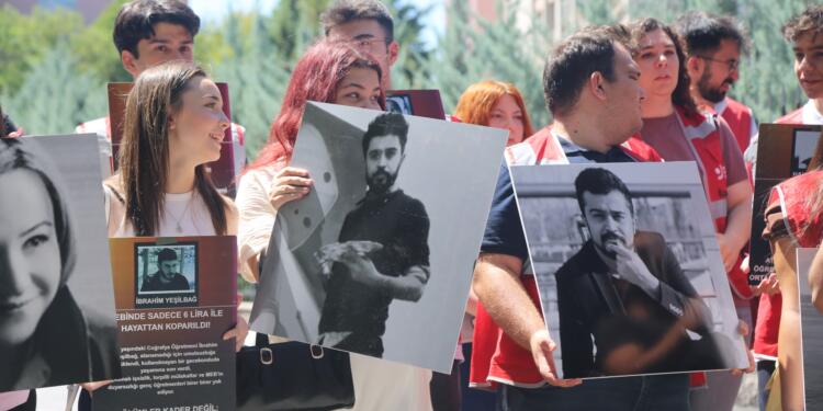 Öğretmenler MEB önünde: Mülakatlar soruşturulsun