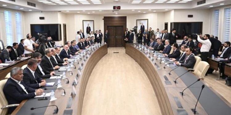 İktidardan TİS görüşmelerinde bin TL ek zam teklifi