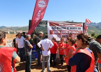 Dêrsim’de direnişlerini sürdüren işçilere dayanışma ziyareti