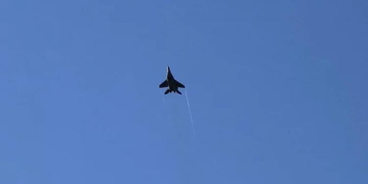 Ukrayna’da savaş uçağı düştü