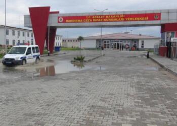 İki tutsağa ‘su bidonundan halter yaptı’ cezası