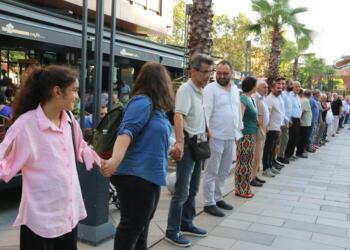 DEM Parti’den İstanbul’da ‘barış için insan zinciri’ eylemi