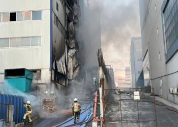 İstanbul’da kâğıt fabrikasında yangın