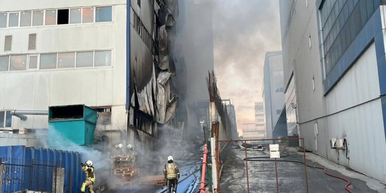 İstanbul’da kâğıt fabrikasında yangın
