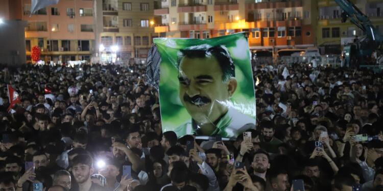 Qoser’de on binler şölende buluştu: İmralı kapılarını açın!