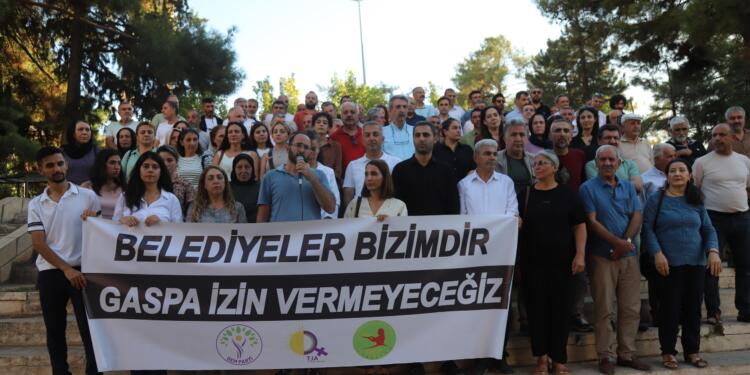 Mêrdîn’de kayyımın taşınmazları satılığa çıkarması protesto edildi