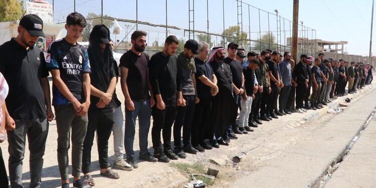 Êzidîler yüzlerini Şengal Dağı’na dönerek katledilenleri andı