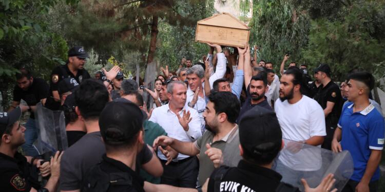 ÖHD’den cenazeye polis saldırısına tepki: Herkesin yasını yaşama hakkı vardır