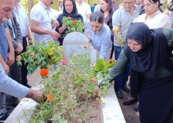 Gazeteci Hüseyin Deniz mezarı başında anıldı