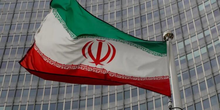 İran’da 5’i kadın 8 kişiye hapis cezası