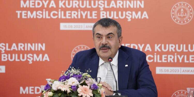 Üniversite bütçesi rektöre ve bakana aktarıldı