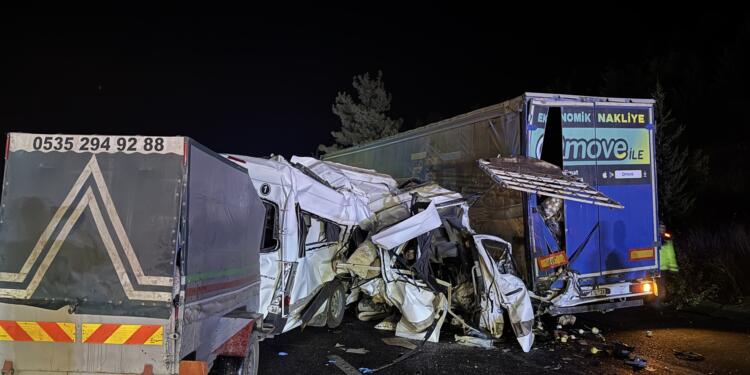 Mersin ve Antalya’da trafik kazası: 5 ölü, 18 yaralı