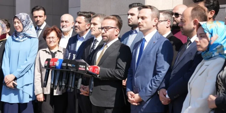 AKP’den Özel hakkında suç duyurusu