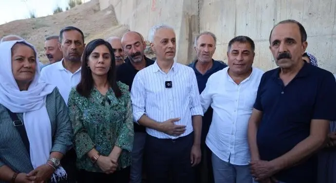 29 yıldan sonra tahliye edilen Tuğluk’a coşkulu karşılama