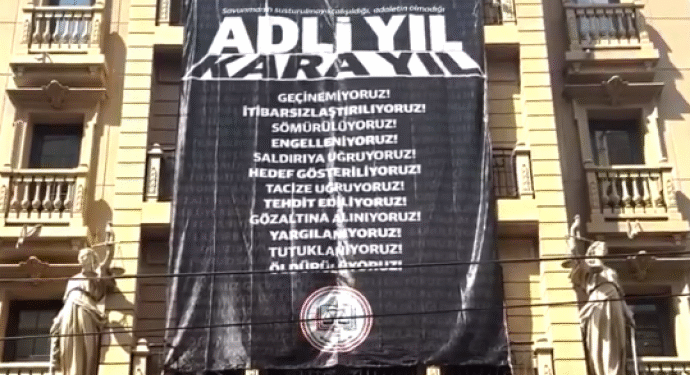 İstanbul Barosu’ndan ‘Kara Yıl’ pankartı