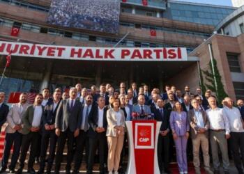 Özgür Özel, CHP’nin 81 il başkanını İstanbul’a çağırdı