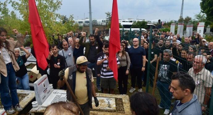 Pirsûs’ta katledilen eşinin yanına defnedildi