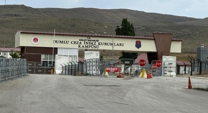 Gardiyanlardan tutsaklara saldırı: Barışı göreceğinizi mi sanıyorsunuz!