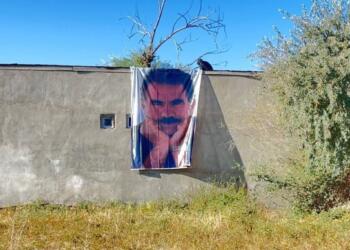 Wan’ın birçok noktasına Abdullah Öcalan posteri asıldı