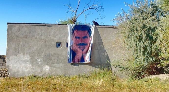 Wan’ın birçok noktasına Abdullah Öcalan posteri asıldı