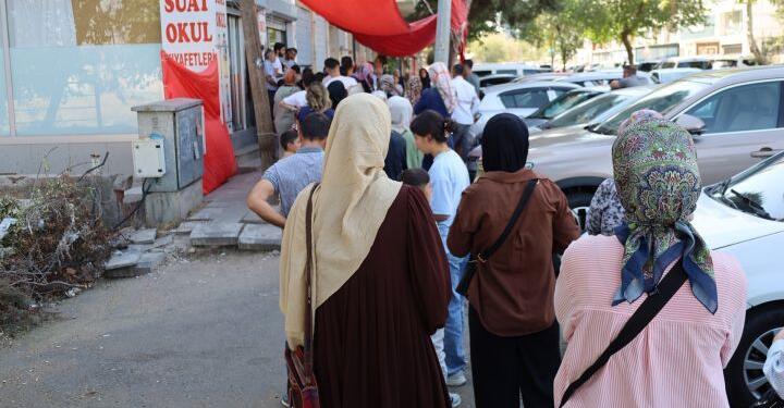 Okullarda forma zorunluluğu: Ücretsiz dağıtılmalı