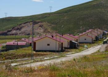 Deprem konutlarında yaz-kış sorun bitmiyor