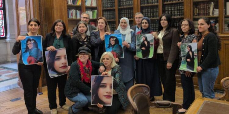 Kuzey ve Doğu Suriye kadın heyeti Paris’te görüşmeler yaptı