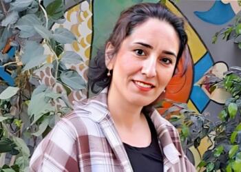 İran’da öğretmen Füruğ Hüsrevi hakkında yakalama kararı