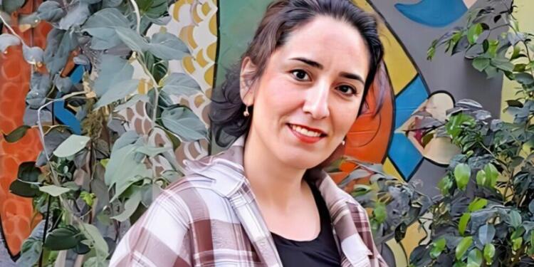 İran’da öğretmen Füruğ Hüsrevi hakkında yakalama kararı