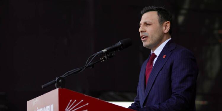 Özgür Çelik’ten il binası önünde açıklama: Görevimizin başındayız