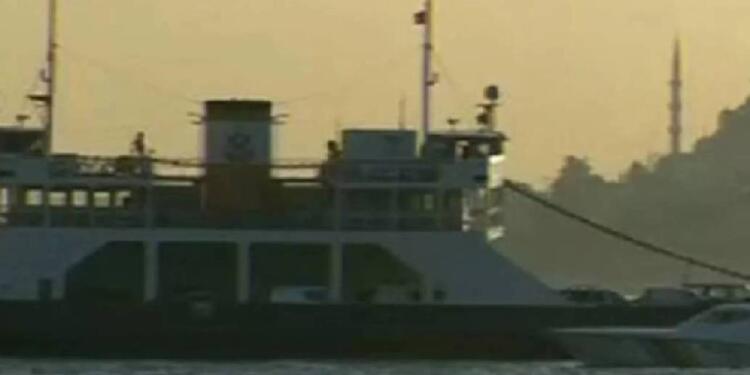 Üsküdar yolcu vapuru kargo gemisi ile çarpıştı