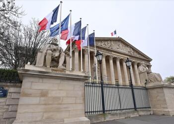 Fransa’da güven oylaması sonrası hükümet düştü