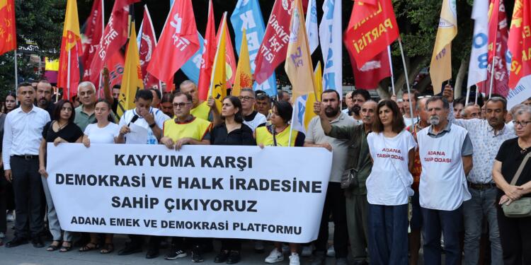 CHP’ye kayyım atanması üç ilde protesto edildi