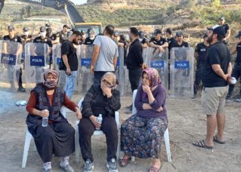 Mandalina bahçelerinde nöbet tutan halka polis saldırısı