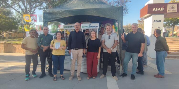 DEM Parti’den ‘Barış İstiyoruz’ imza kampanyası