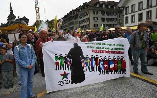 Bern’de binler ‘iklim adaleti’ için yürüdü