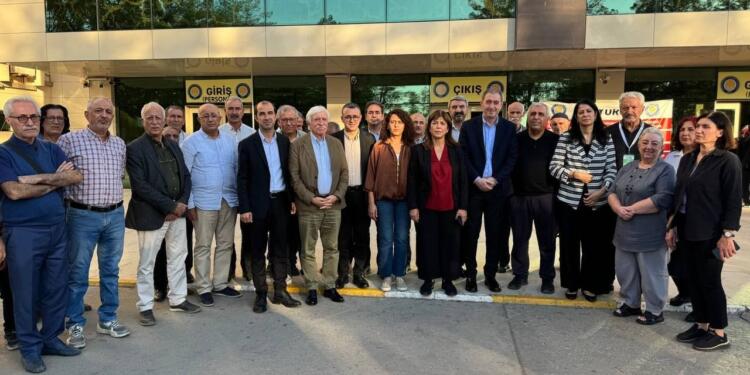 Eş genel başkanlar İsmail Beşikçi’yi ziyaret etti