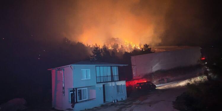 Antalya ve Muğla’da ormanlık alanda yangın: Bazı evler tahliye edildi