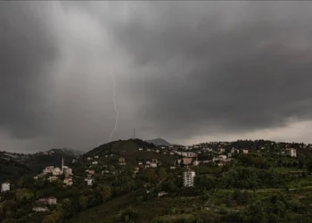 Artvin’de heyelan: Karadeniz sahil yolu kapandı
